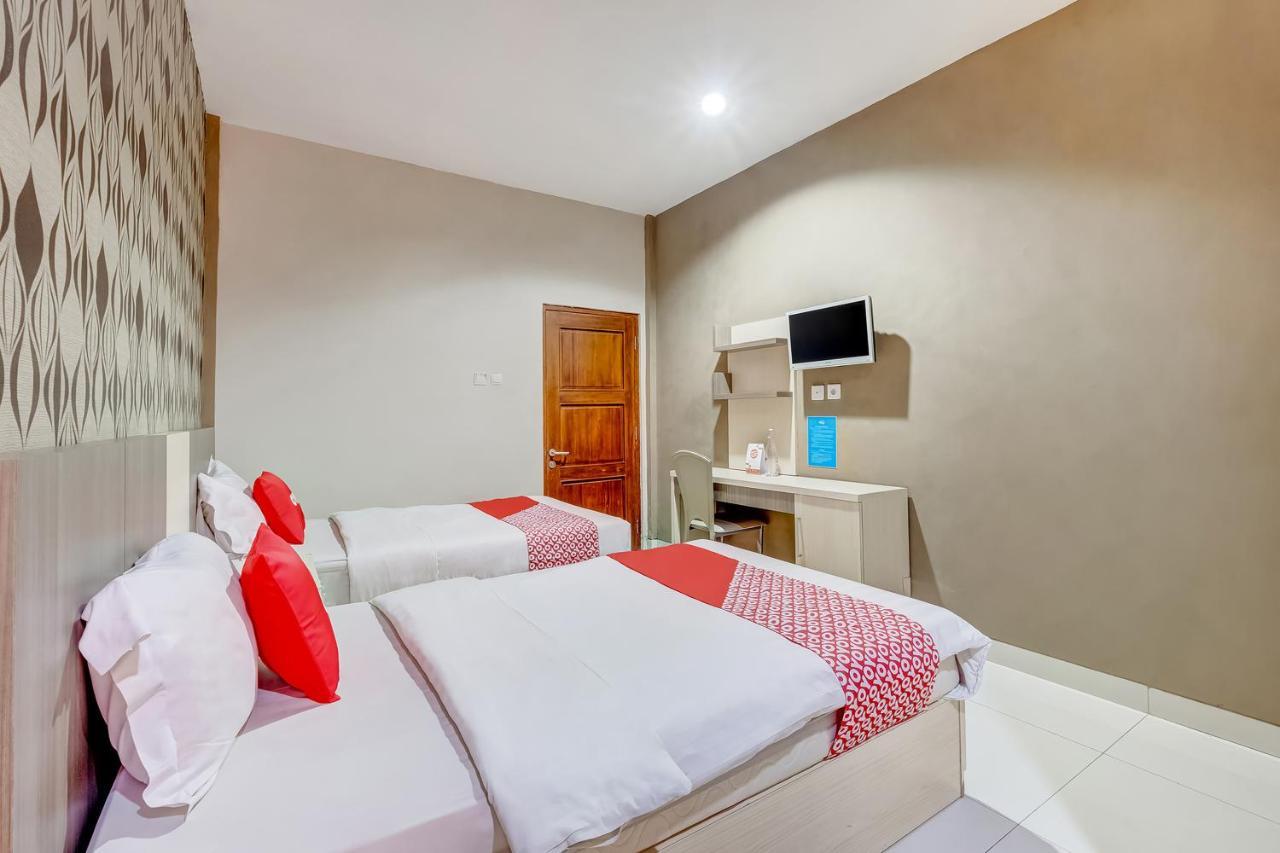 Oyo Flagship 3726 Tembok Batu Residence Tugu Екстер'єр фото