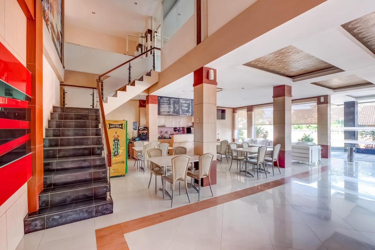Oyo Flagship 3726 Tembok Batu Residence Tugu Екстер'єр фото