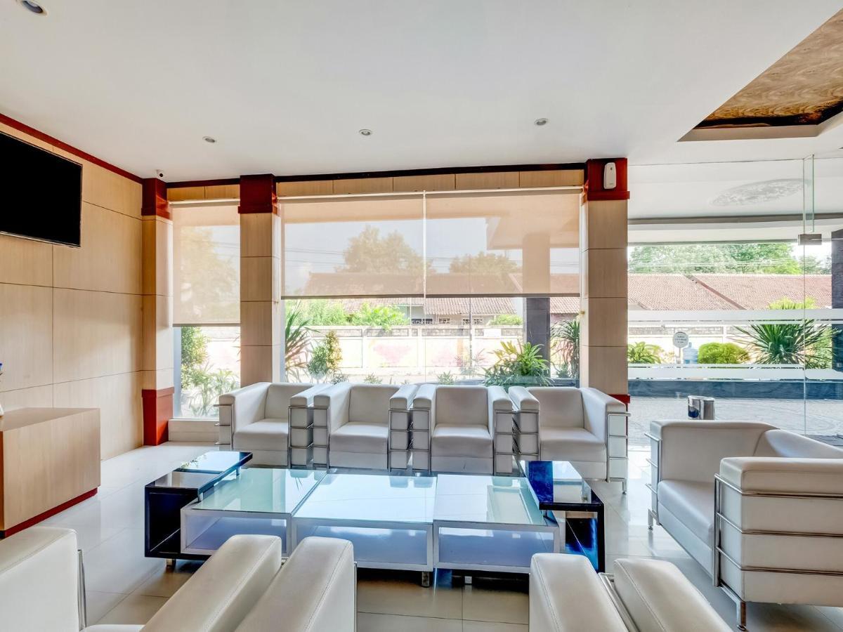 Oyo Flagship 3726 Tembok Batu Residence Tugu Екстер'єр фото