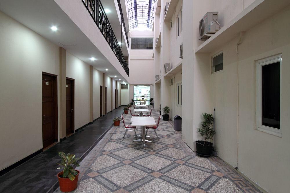 Oyo Flagship 3726 Tembok Batu Residence Tugu Екстер'єр фото